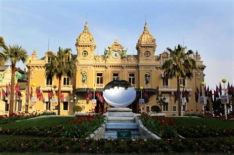 decorations in place du casino - Monaco Life .